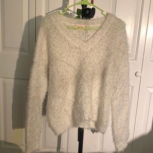 White fuzzy/fluffy sweater